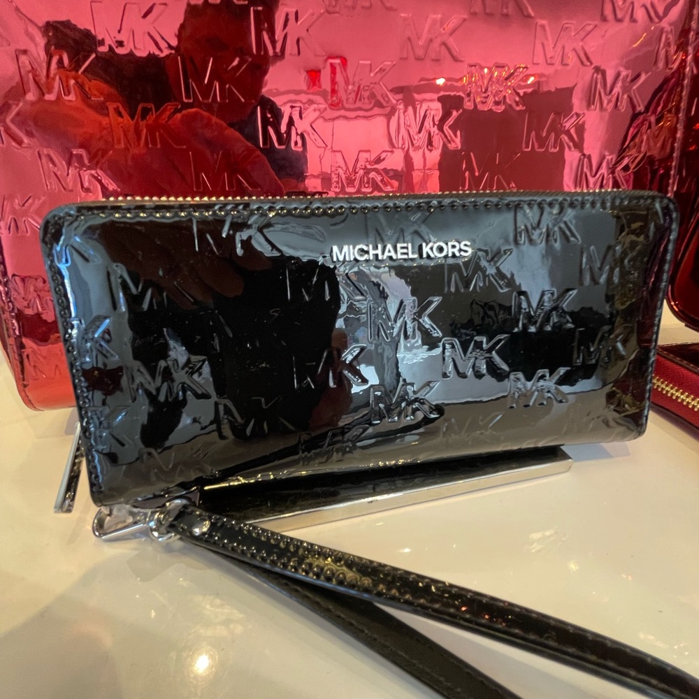 MICHAEL KORS Jet Set Larg Patent Logo Debossed Continental Wallet Wristlet Phone - Picture 16 of 16